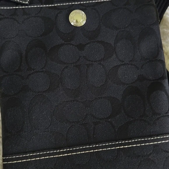 Coach Crossbody Bag w/gold Details
